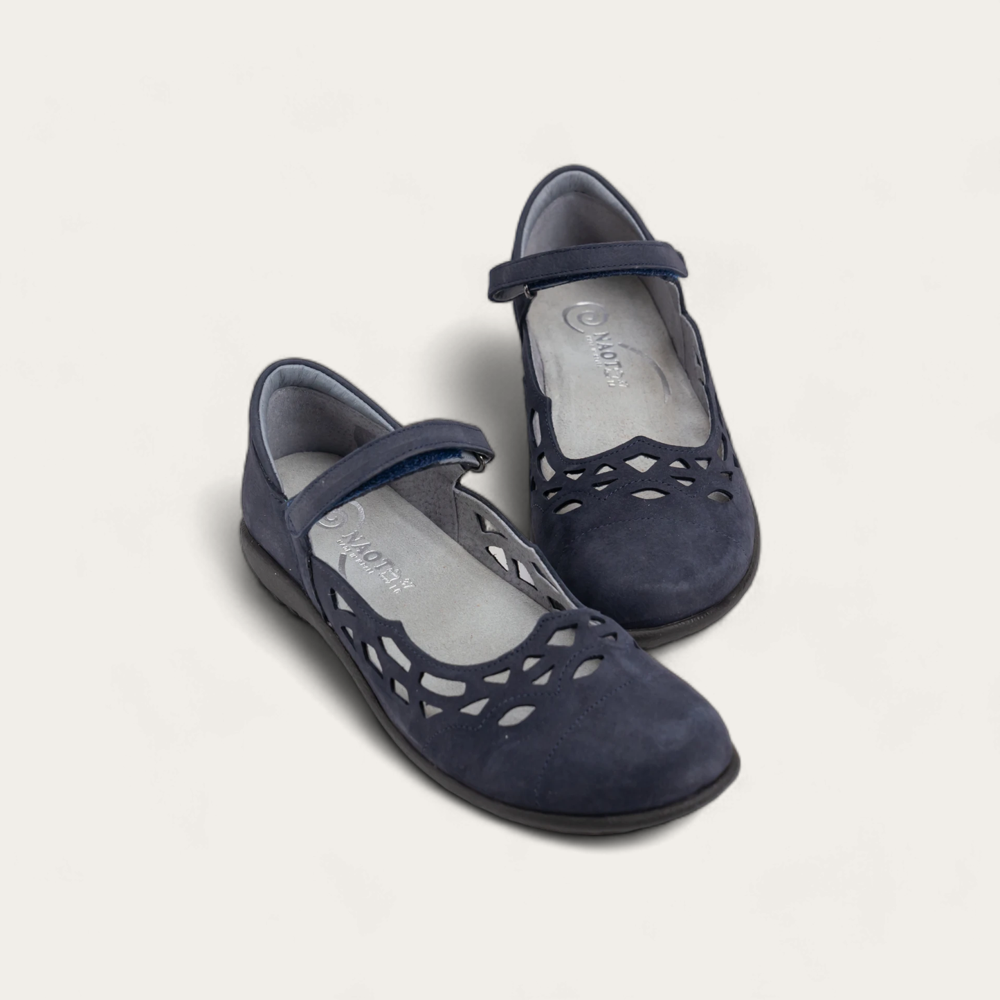 AGATHIS-11170-D74-6-with-background_e85df35e-57f8-4b0f-8f2f-a3aa418e84cd