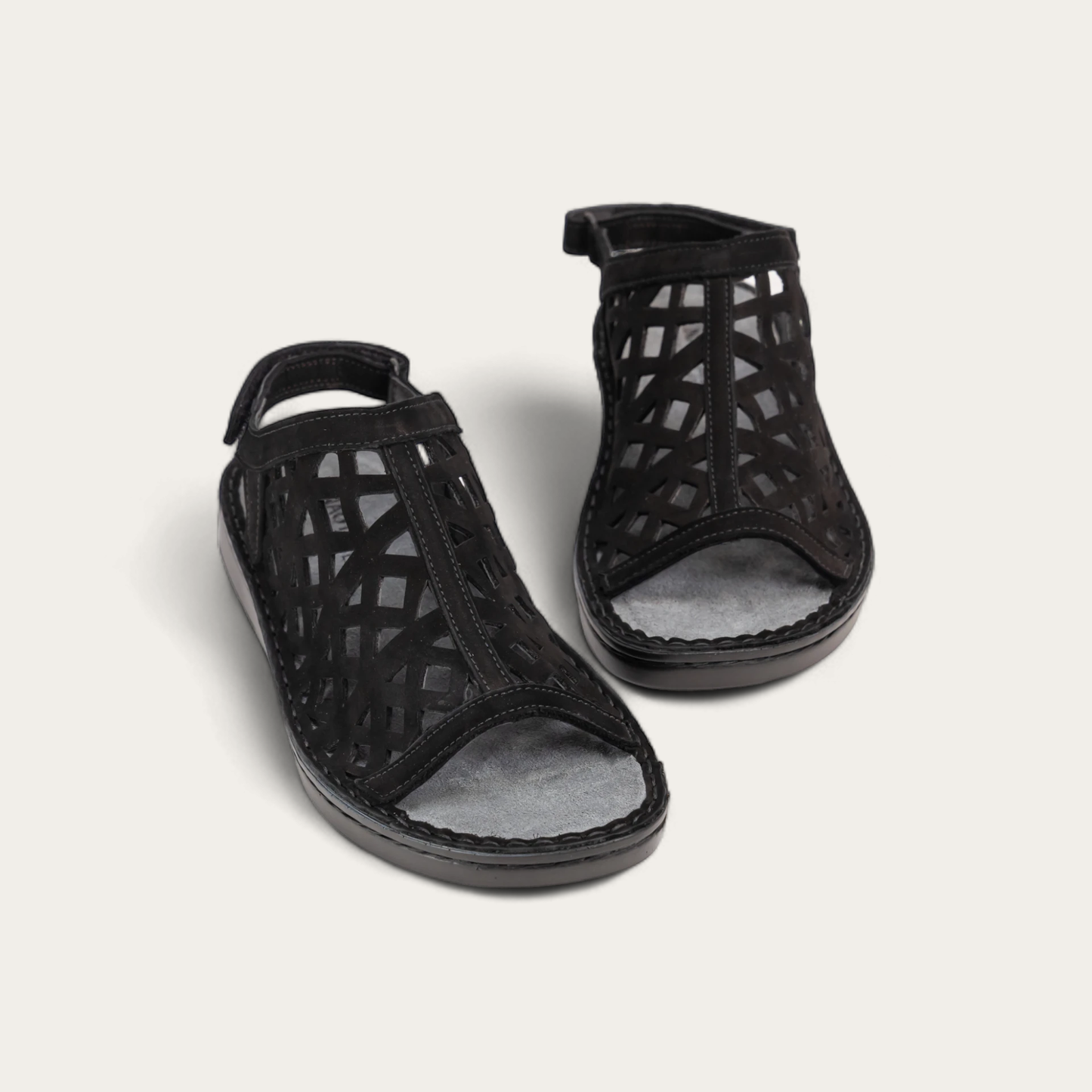 AMADORA-63417-B12-6-with-background_3be404de-7fde-472e-a5f1-4b33552b7f41