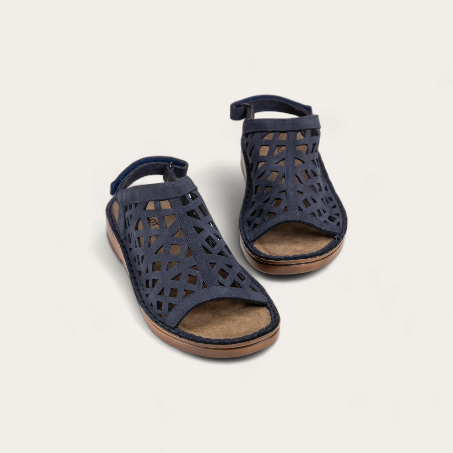 AMADORA-63417-D74-6-with-background_104092cb-6a7d-4def-a951-81519509a2bd