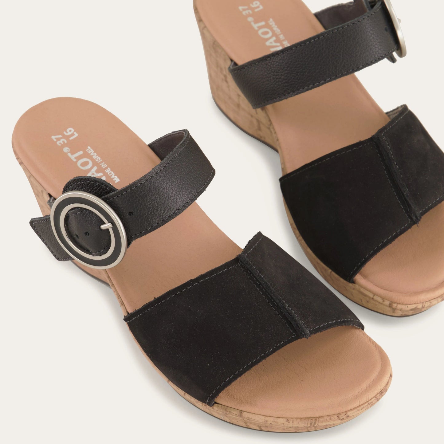 BRREZY-112112-NNA-6-with-background_acc5355d-30ae-47b0-a09b-8ce4efbcb2a7