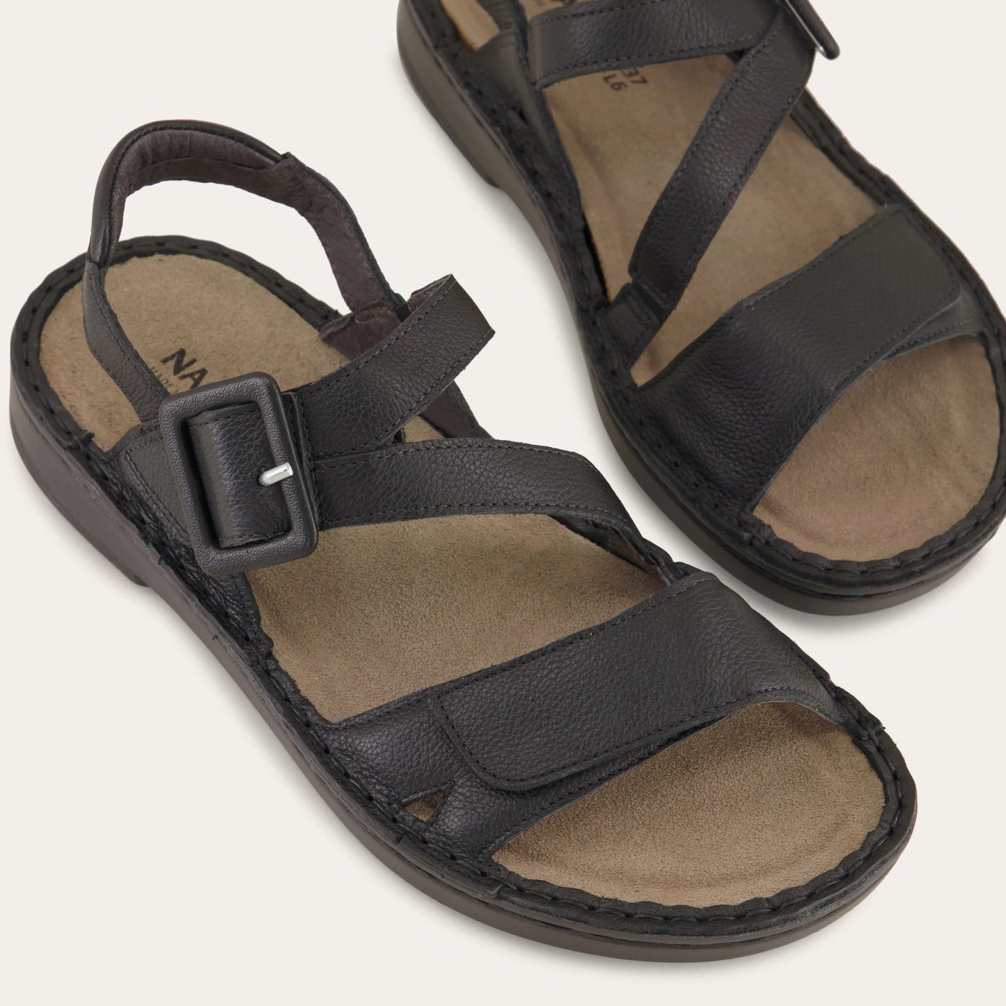 CASTELO-151125-BA6-6-with-background_863c8322-a331-41d0-a590-cf0ed5df7e76