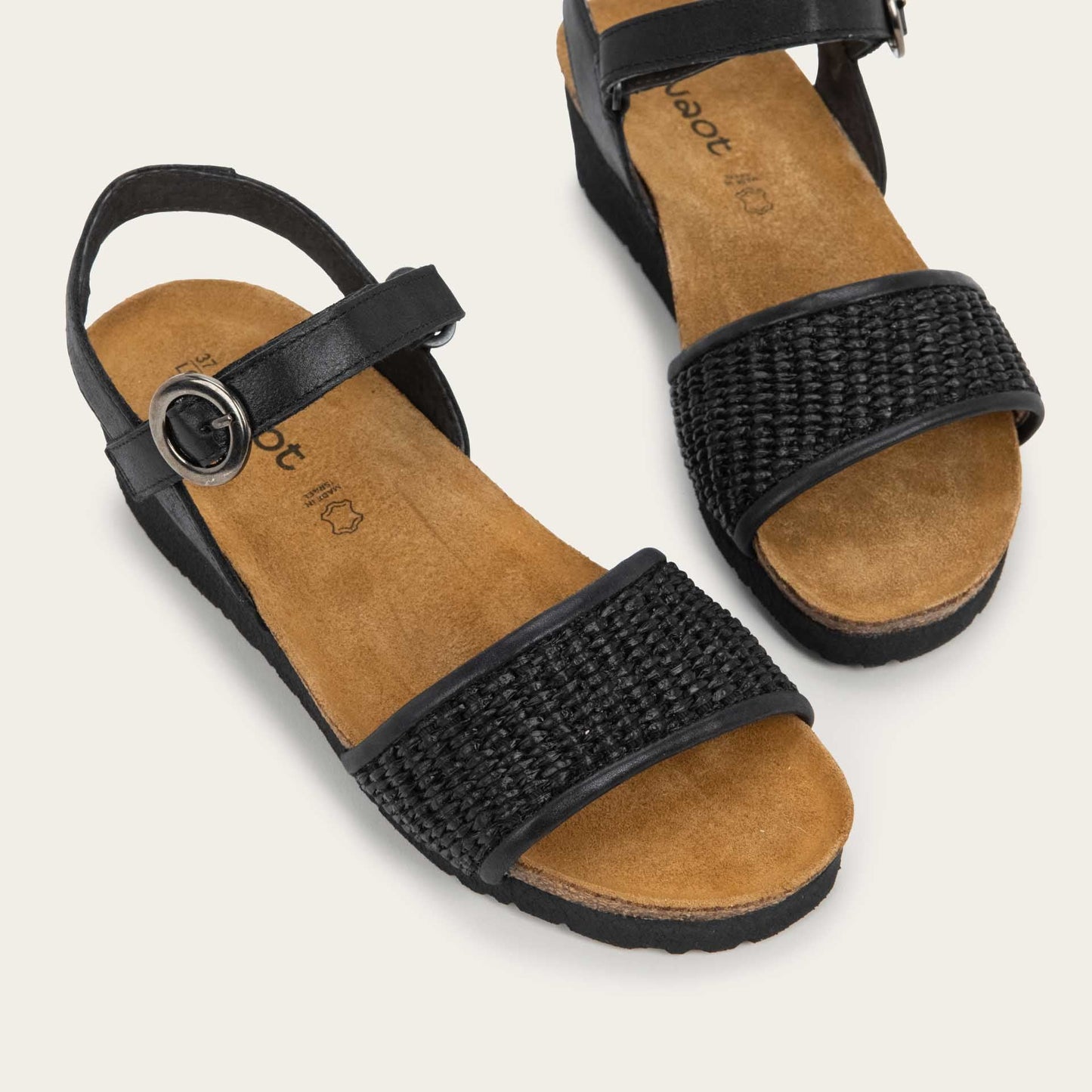 CECILE_NBX-6_b59a4ab0-53c7-455c-88bf-0efc4f3ee4e7