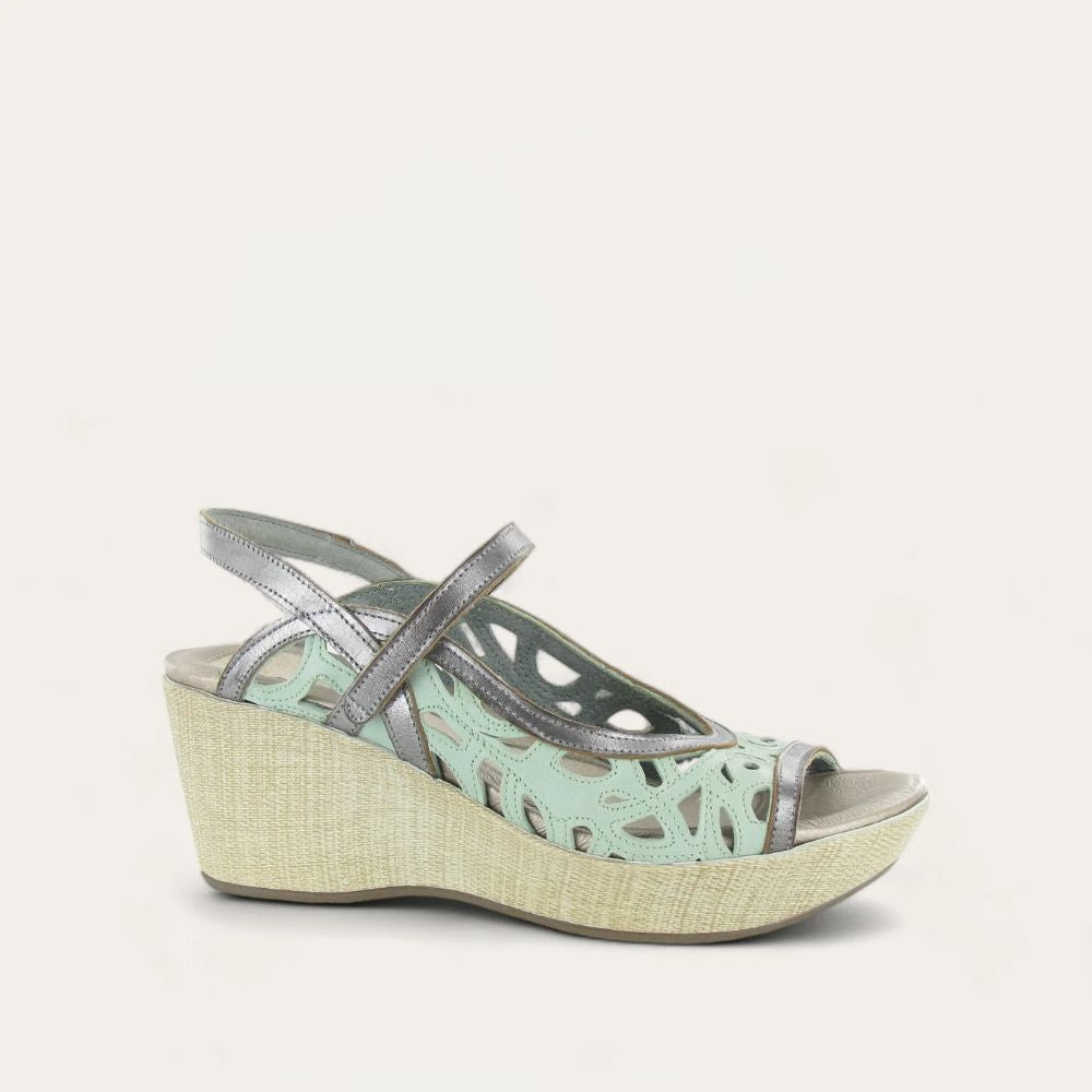 DELUXE-Celadon_Lthr_Mirror_Lthr-1_92187c84-8bb2-432d-a219-7b873c179f50