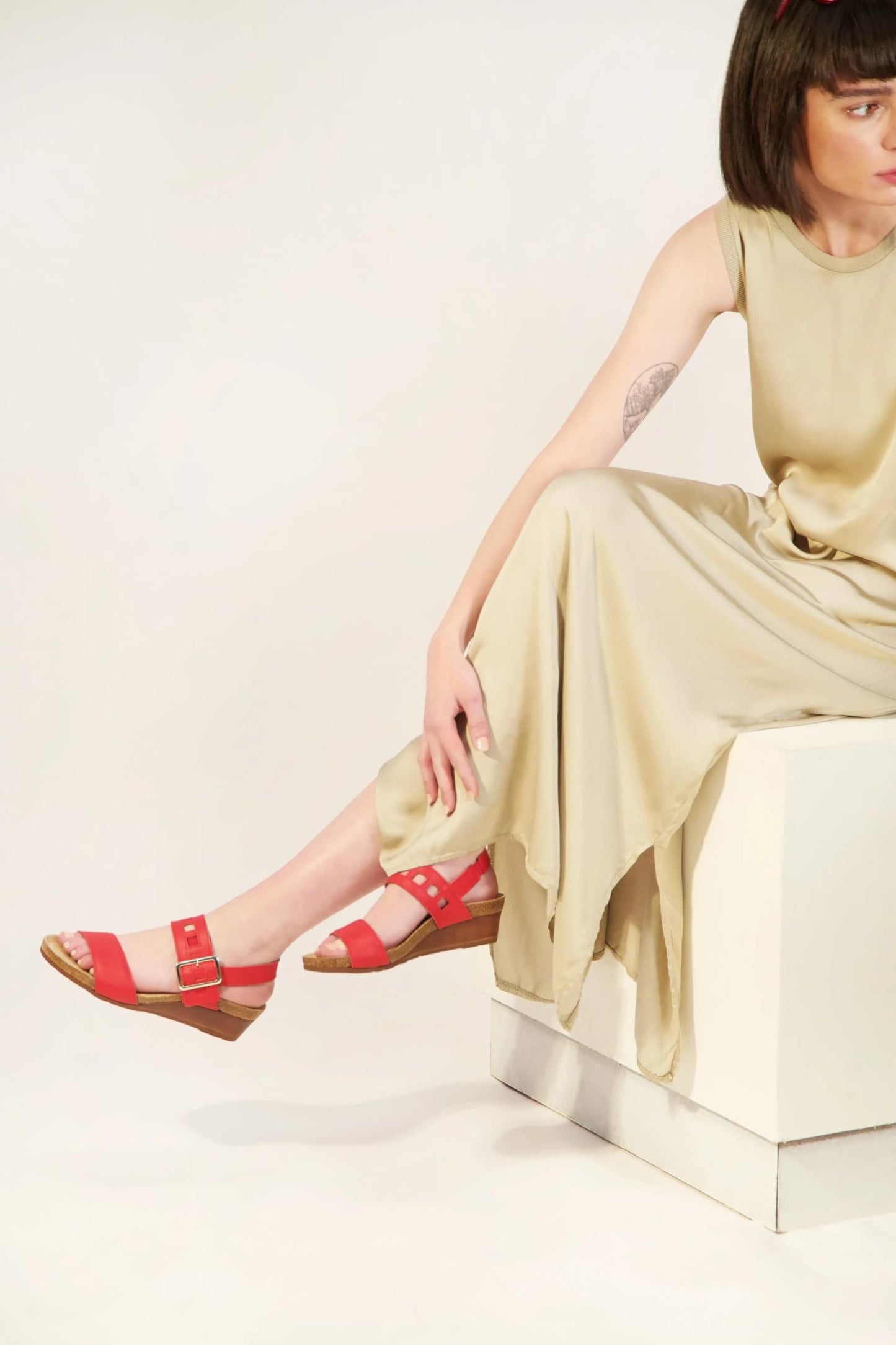 DYNASTY-5052-C60-9-with-background_b0c832ee-f05c-4934-b454-7032306b9aec