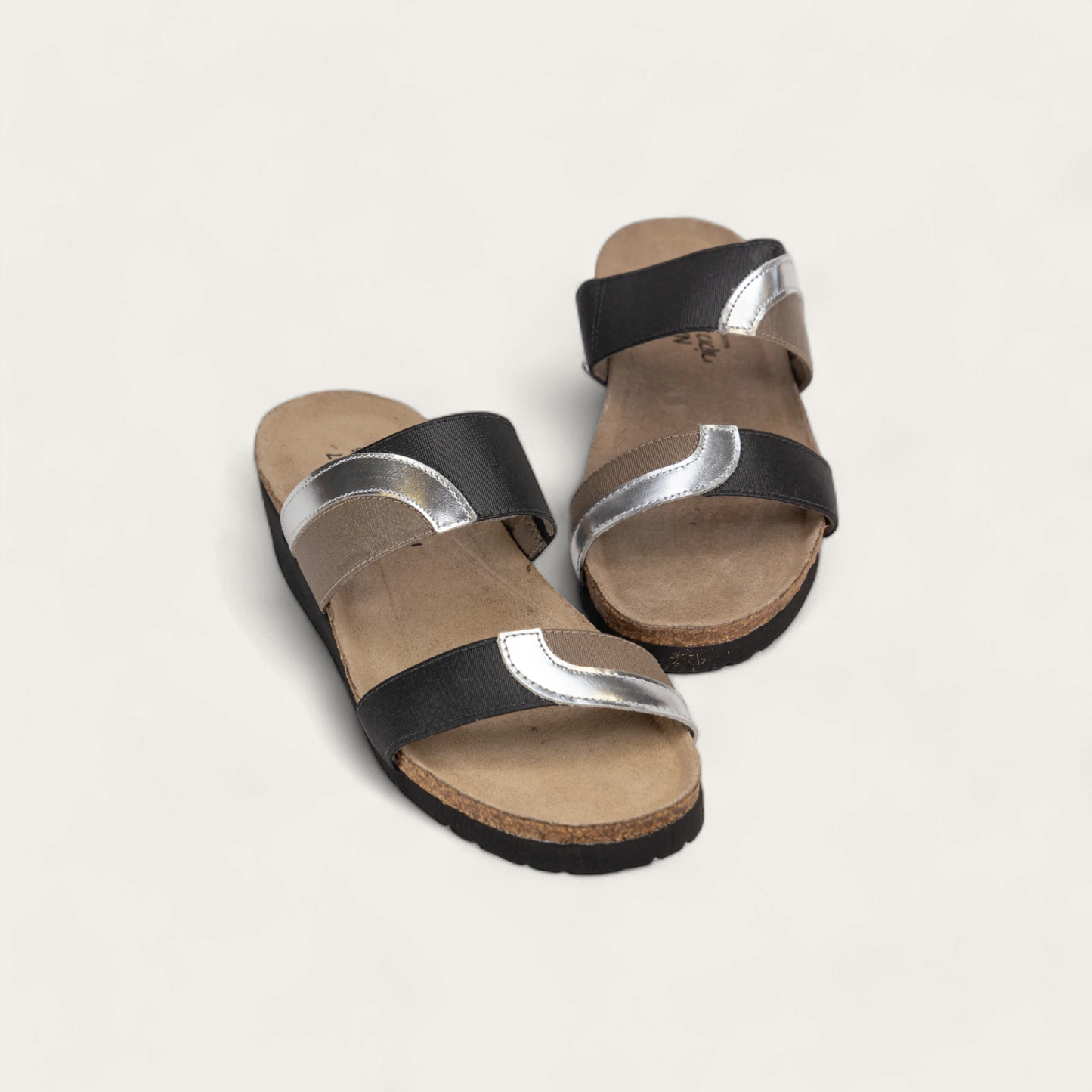 FRANKIE-4026-NJX-6-with-background_a2281bc6-283c-4875-8041-0c7ac5445bd8