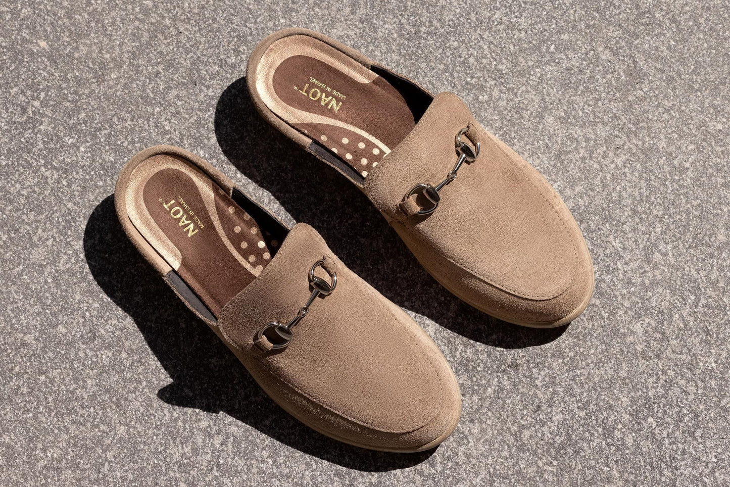 HALNY-26014-EE1-11-with-background_e7a33d18-e97c-413a-82c8-38319a9ede43