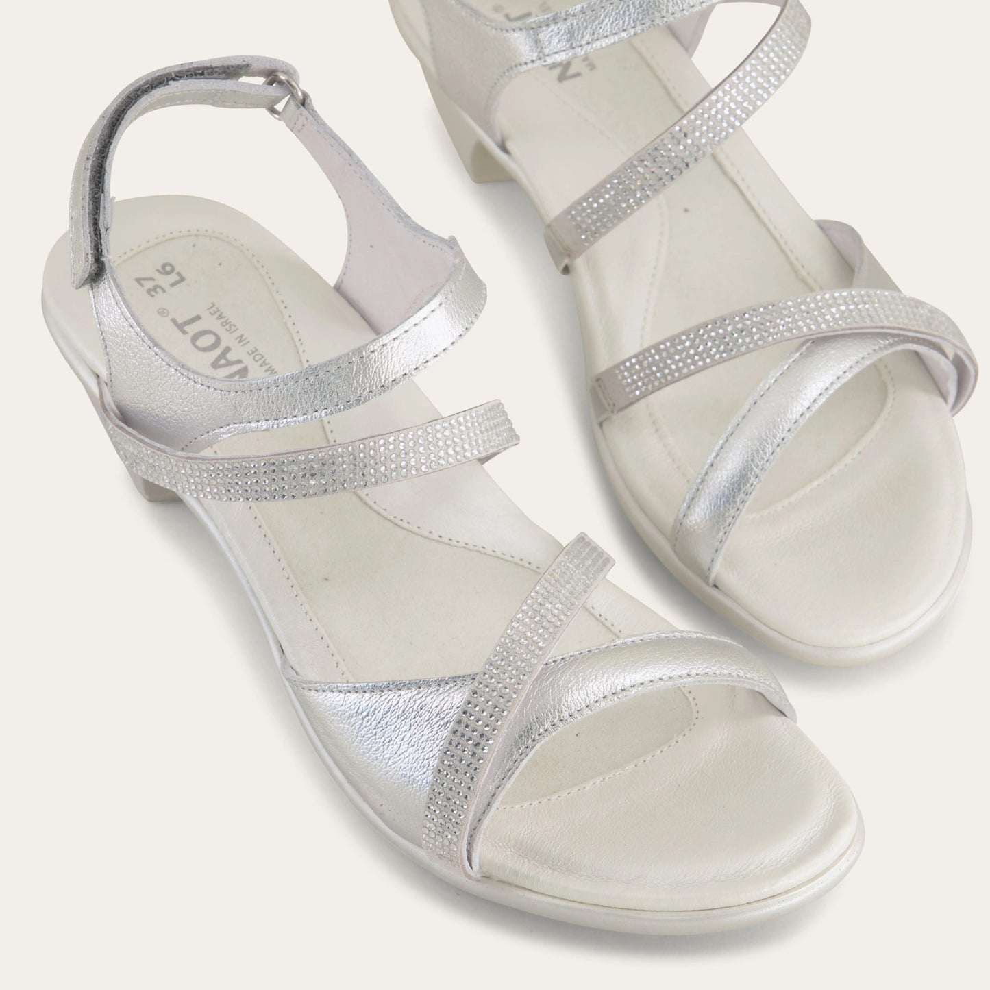 INNOVATE-40033-QAH-6-with-background_583edbad-1595-459e-9293-0a9eb9ea4787