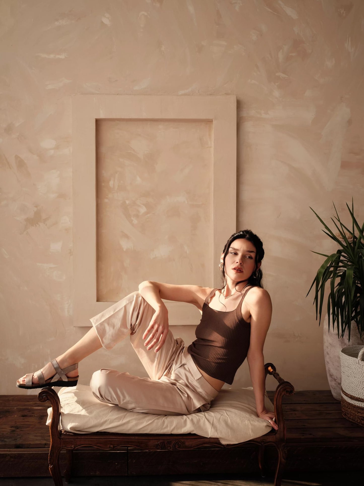 KAYLA-7806-B33-10-with-background_637b60a1-b755-4cb4-b62d-917df94760a8