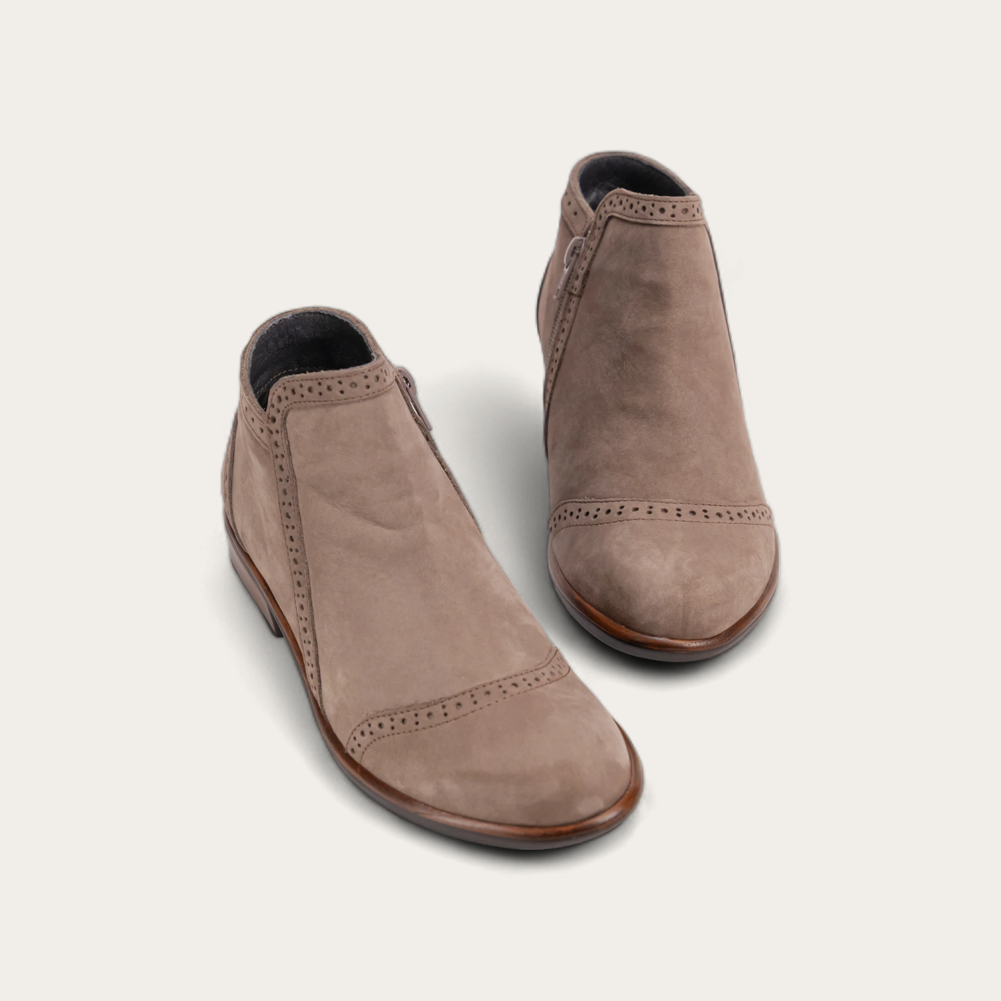 NEFASI-26065-E52-6-with-background_85e50adb-af96-456b-9433-9b4fad007712