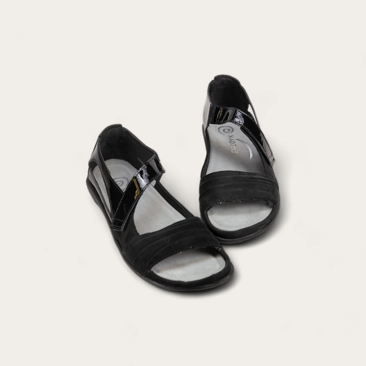 PAPAKI-11125-NAE-6-with-background_3c980639-d9ab-40a5-8b97-1c0302d7ee50