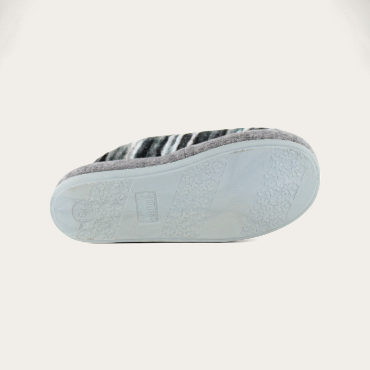 RECLINE-20012-250-5-with-background_6b634953-ea41-48ff-8c55-51431524b3fc