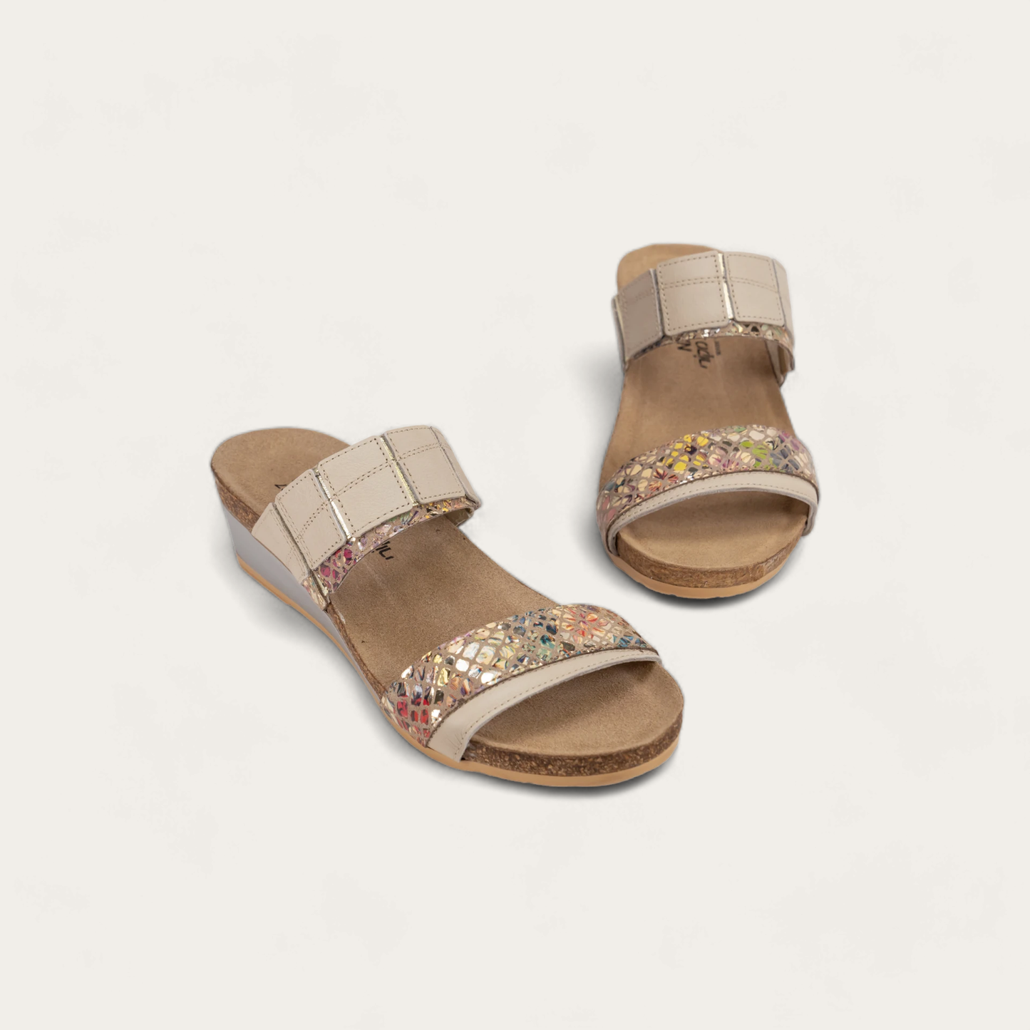 ROYALTY-5051-WHA-6-with-background_69247b92-f1e9-4491-9980-c7a9ca04cb57