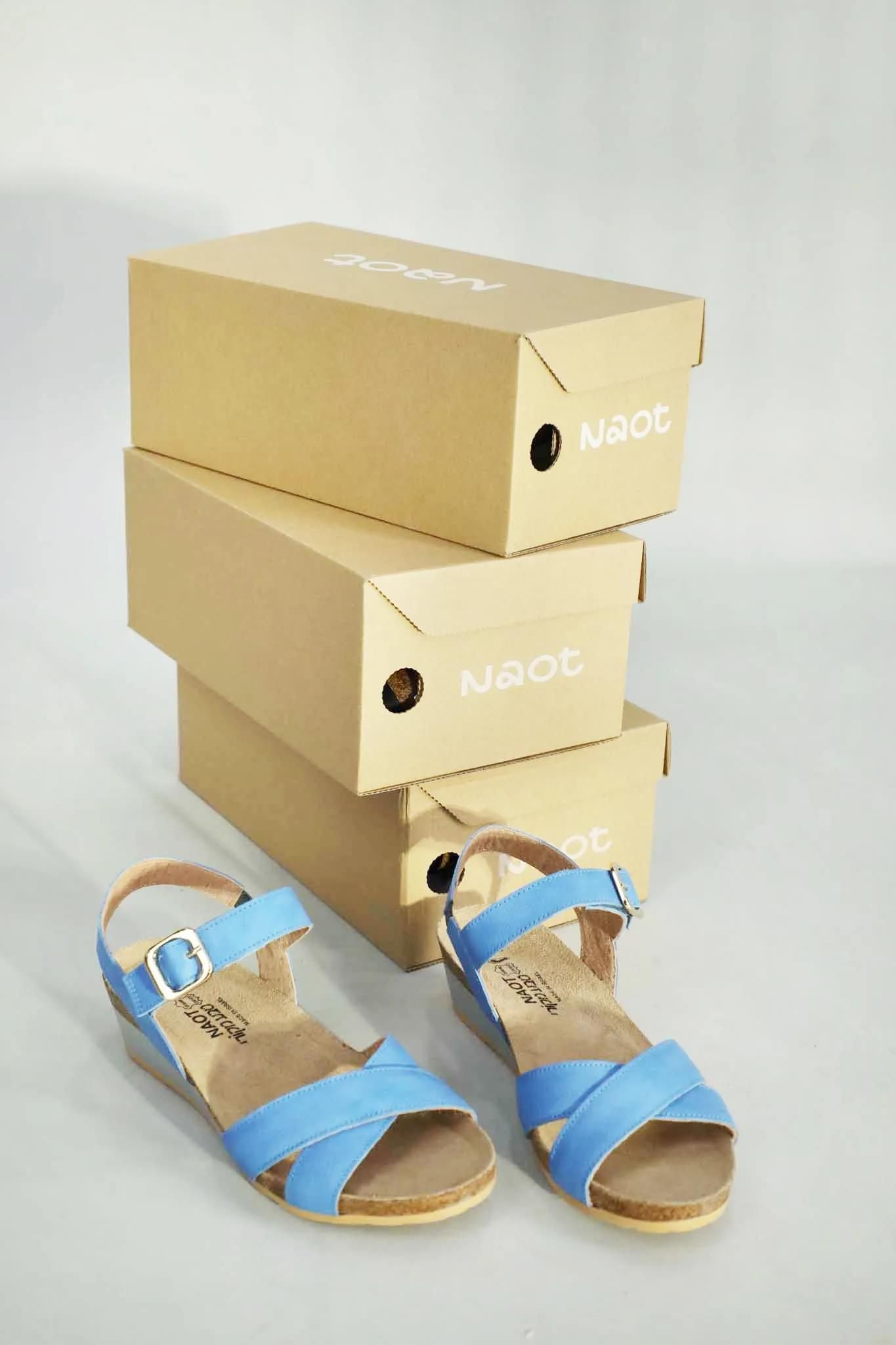 THRONE-104121-DAE-9-with-background_4dfce33b-6a04-4a97-99d8-ab711a40c385