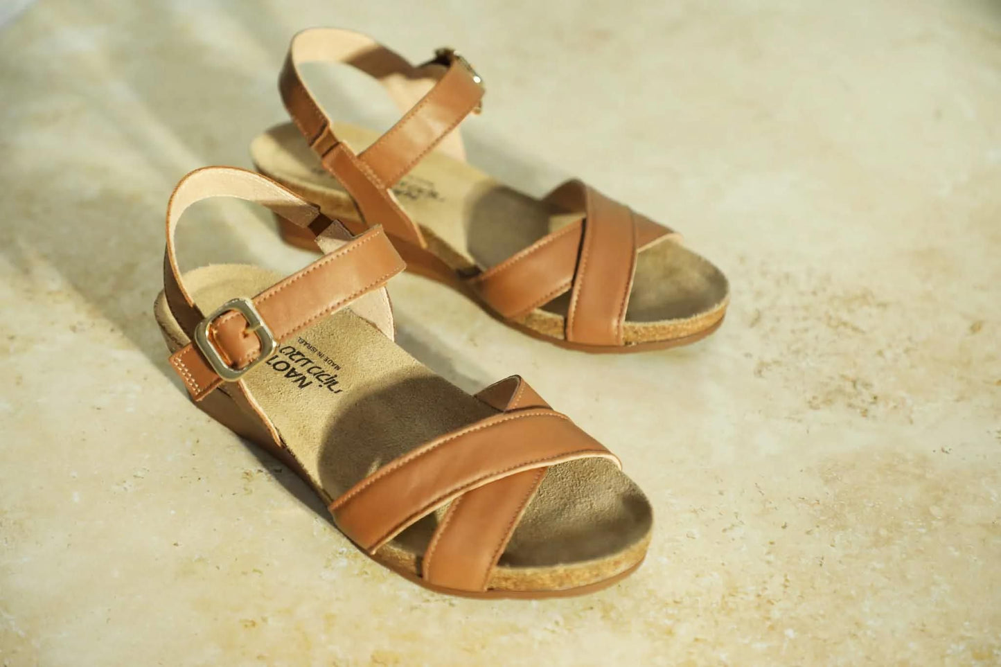 THRONE-104121-EBA-9-with-background_cb6b2815-246e-42ea-9cc5-77cde658001c