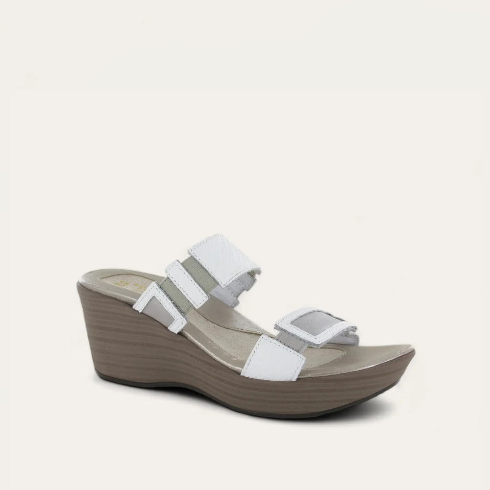 Treasure-_White_Diamond_Quartz_Lthr