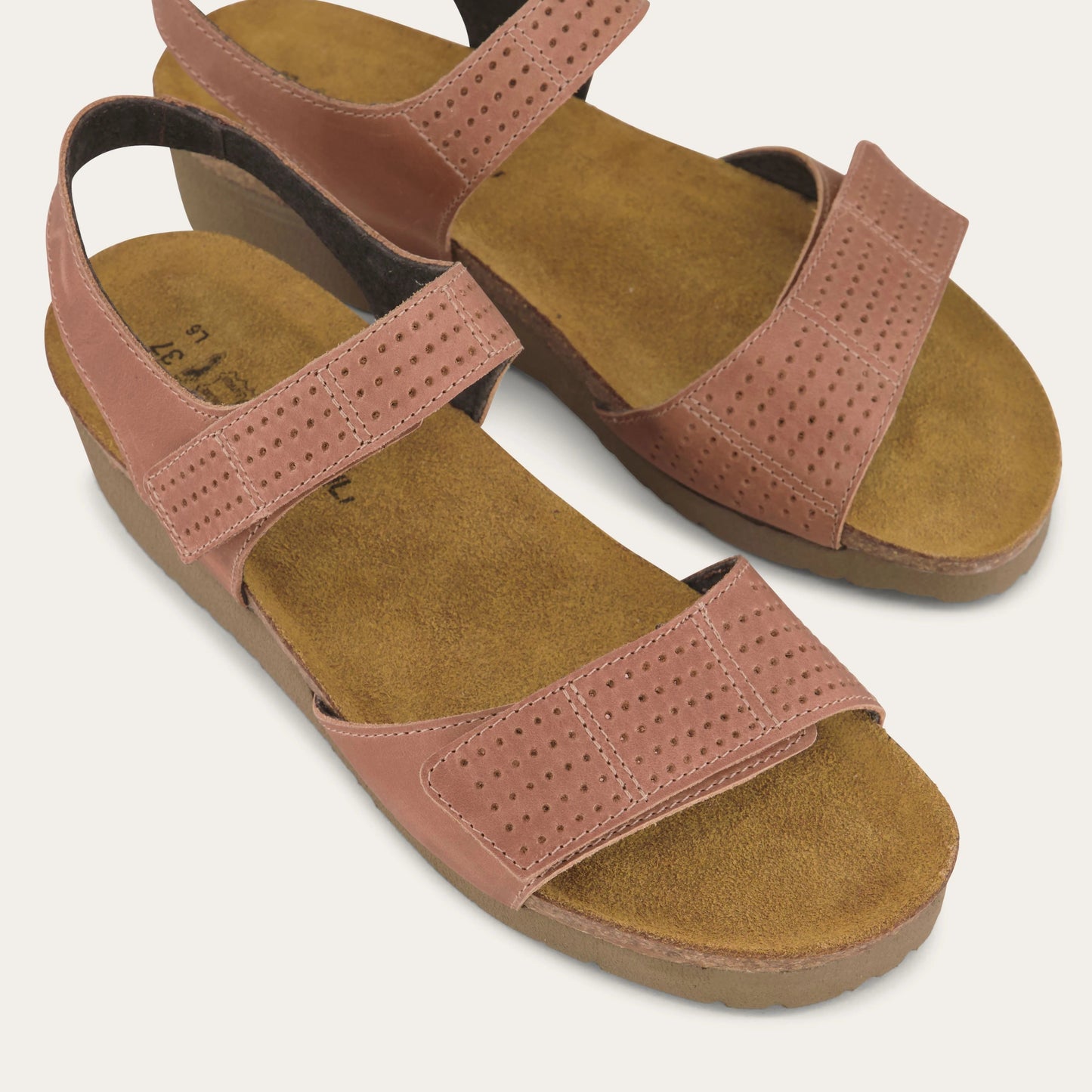 VIVIAN-4463-E69-6-with-background_1eaea26d-52bc-4341-ad56-d93a9a25e8bf