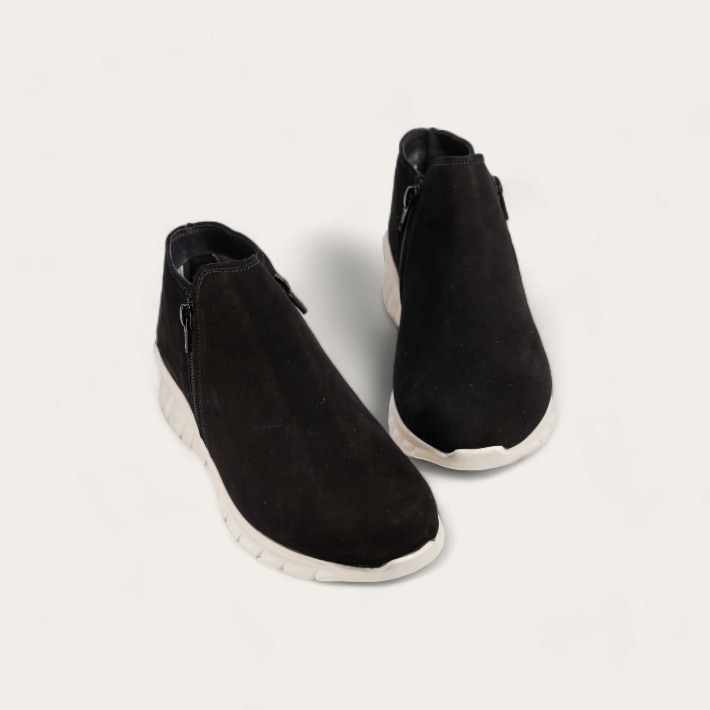 ZODIAC-18016-B12-6-with-background_ebe8c592-ad11-4af3-ba14-d207d816ec65