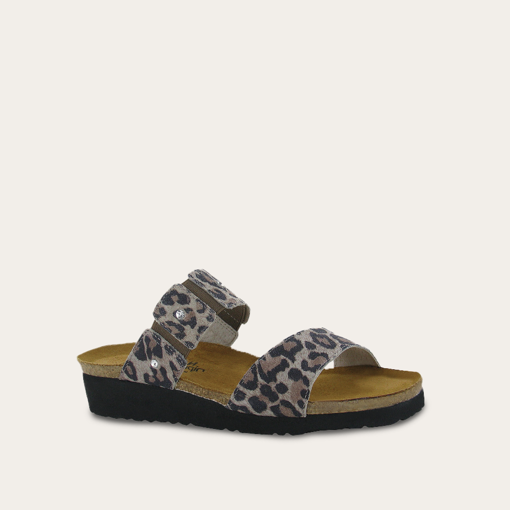 ashley-eb6-1-eb3cc994-e3ad-42b3-bc34-258defbf3166