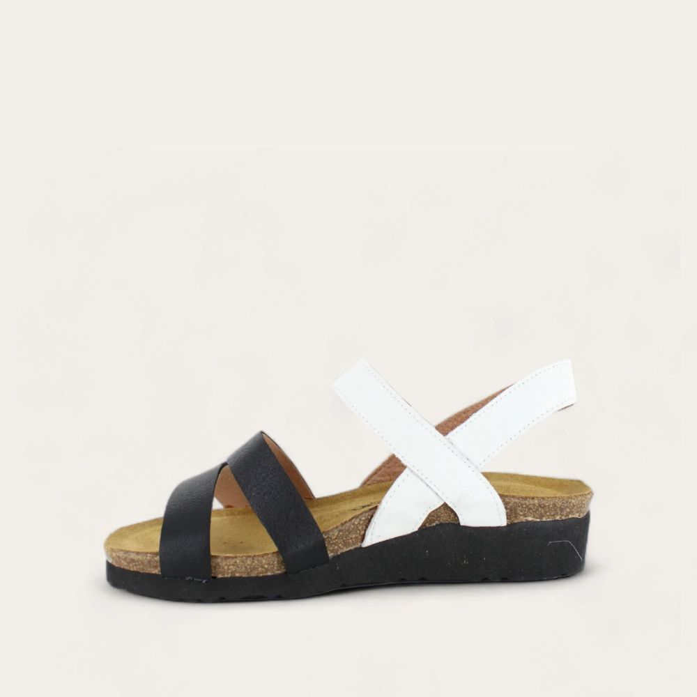 kayla_blk_white_2_83526361-8773-4d02-a087-58861e373a76