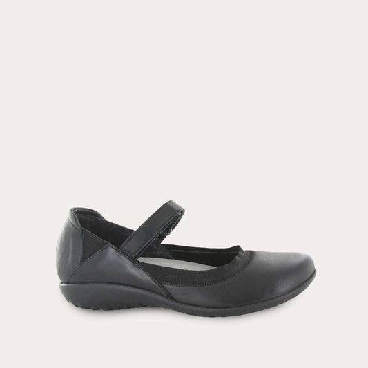 Black leather maryjane with strap and textured sole